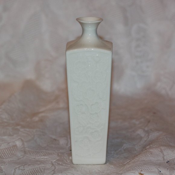 Lenox Porcelain Bud Vase Gold Raised Embossed Flowers 7.5" - Picture 1 of 3